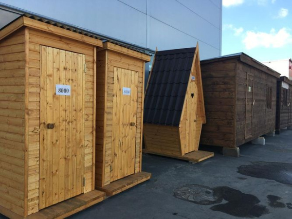 Туалет Домик (крыша металлочер.)